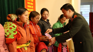 Ấm lòng người dân vùng cao Sơn La trong ngày đông giá