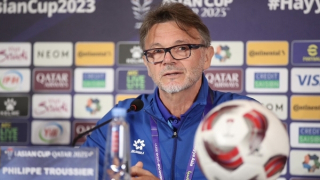 HLV Philippe Troussier: Tôi không chấp nhận chỉ trích nhắm vào cầu thủ
