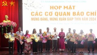 PV Báo CAND được Chủ tịch UBND tỉnh Vĩnh Long tặng Bằng khen