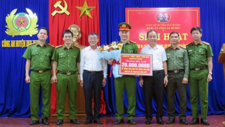 Khen thưởng lực lượng phá chuyên án, bắt nhanh 2 kẻ cướp ngân hàng