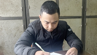 Nhóm nghiện game kiếm tiền bằng chiêu đập vỡ kính ô tô