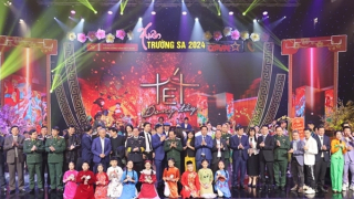 Giao lưu xúc động giữa khán giả đất liền với cán bộ, chiến sĩ Trường Sa