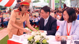 Ấn tượng tấm thiệp Chúc mừng năm mới của CSGT Quảng Nam