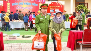 Phiên chợ 0 đồng, ấm lòng đồng bào dịp Tết