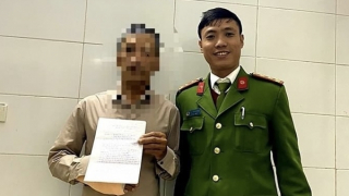 Trên đường chở vợ đi khám bệnh, Đại uý Công an kịp thời cứu cô gái thoát khỏi "yêu râu xanh"