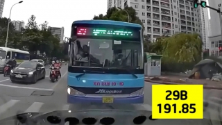 Tài xế xe buýt chạy lấn làn ngang ngược đã bị Cảnh sát xử phạt