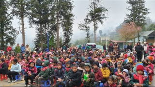 Mang Tết yêu thương đến với học sinh vùng cao Hoàng Su Phì, Hà Giang