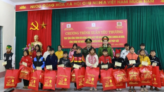Mang “Xuân Yêu Thương” tới vùng cao lạnh giá thị trấn Phố Bảng, Hà Giang