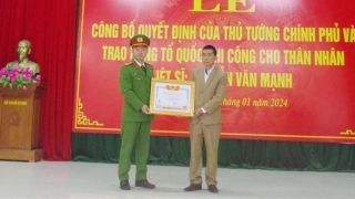 Trao Bằng Tổ quốc ghi công cho thân nhân Liệt sĩ Nguyễn Văn Mạnh