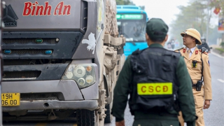 Căng mình trong gió rét bảo đảm an toàn giao thông tuyến quốc lộ