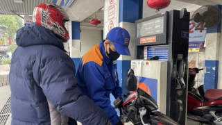 Giá xăng tăng mạnh hơn 753 đồng/lít