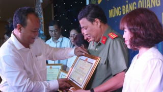 PV Báo CAND được Chủ tịch UBND TP Cần Thơ tặng Bằng khen