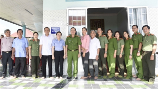 Công an tỉnh Cà Mau bàn giao nhà tình nghĩa cho gia đình chính sách trước thềm xuân mới