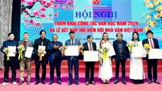 Nhìn lại văn chương 2023: Tôn vinh cống hiến của người trẻ