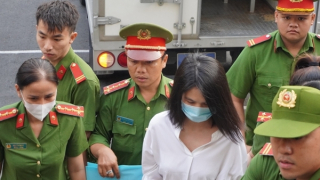 Người mẫu Ngọc Trinh khai quay clip đưa lên mạng xã hội là thói quen hàng ngày