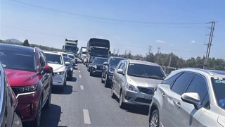 Tuyến cao tốc TP Hồ Chí Minh đi Phan Thiết kẹt xe kéo dài