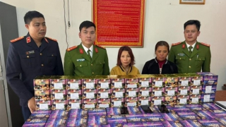 Hai người phụ nữ mua bán gần 130kg pháo nổ sa lưới