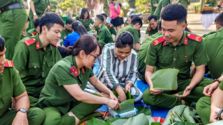 Ấm áp tình người ở nơi tưởng chừng không có Tết