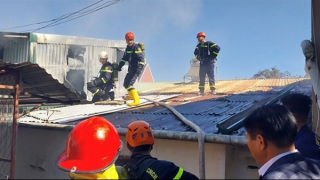 Cháy nhà trong hẻm thiêu rụi tài sản một gia đình