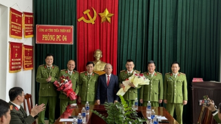 Khen thưởng ban chuyên án phá thu giữ 30.000 viên ma túy tổng hợp và súng, đạn