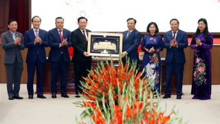 Chủ tịch Quốc hội thăm, chúc Tết Đảng bộ, chính quyền và nhân dân Hà Nội