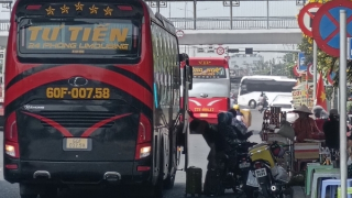 Bát nháo nạn “xe dù, bến cóc” giáp Tết ở TP Hồ Chí Minh