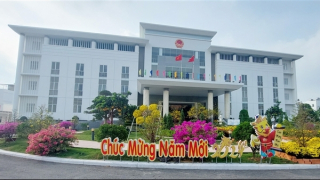 Sóc Trăng đón người dân tham quan trụ sở UBND tỉnh nhân dịp đầu xuân