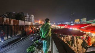 Chợ hoa đêm Hà Nội tấp nập những ngày cận Tết