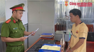 Gặp bé gái đi xem lô tô, rủ về nhà để xâm phạm tình dục