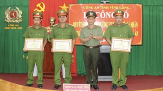 Khen thưởng tập thể, cá nhân khám phá nhanh vụ giết người phân xác ở Vĩnh Long