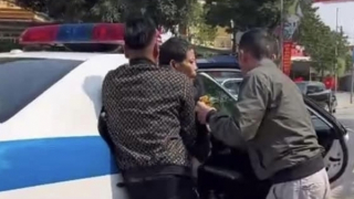 CSGT đưa người bị đột quỵ đi cấp cứu kịp "thời gian vàng"