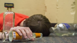 Hai vợ chồng tử vong nghi ngộ độc rượu trong bữa tiệc ngày Tết