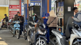 Giá xăng dầu đồng loạt tăng mạnh sau Tết