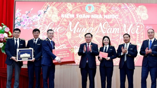 Chủ tịch Quốc hội Vương Đình Huệ chúc tết Kiểm toán nhà nước