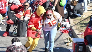 Xả súng ngay sau giải bóng bầu dục Mỹ gây nhiều thương vong