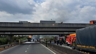 Kịp thời dập tắt đám cháy xe bồn trên đường dẫn cao tốc