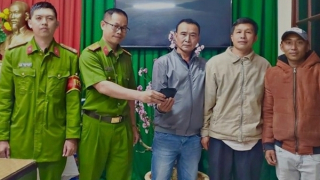 Trả lại tiền và giấy tờ du khách đánh rơi khi du lịch Đà Lạt