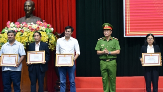 Phóng viên Báo CAND được khen thưởng ngay ngày đầu làm việc sau Tết