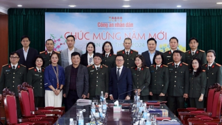 Đồng chí Lê Quốc Minh thăm, chúc Tết Báo CAND