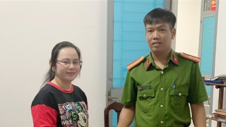 Người phụ nữ cảm ơn Phó Trưởng Công an xã có hành động đẹp