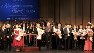 Hòa nhạc chào xuân 2024: Tinh tế, sang trọng và đậm sắc xuân