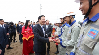Chủ tịch nước Võ Văn Thưởng kiểm tra thi công Dự án đường Vành đai 4-Vùng Thủ đô