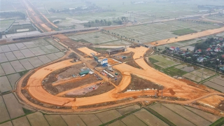 Thi công cao tốc Diễn Châu - Bãi Vọt gặp nhiều khó khăn