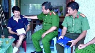 Thăm hỏi cán bộ CSCĐ bị thương trong lúc làm nhiệm vụ