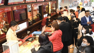 Mua vàng lấy may, lỗ ngay tiền triệu