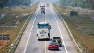 Tăng cường xử lý phương tiện vi phạm trên cao tốc Cam Lộ - La Sơn