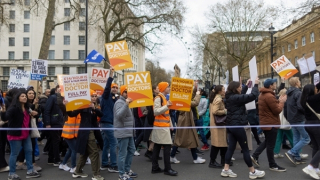 Hàng nghìn bệnh nhân ở Hàn Quốc gặp nguy vì bác sĩ biểu tình