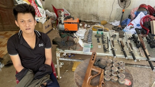 Thuê nhà trong vườn chuối để chế tạo súng quân dụng