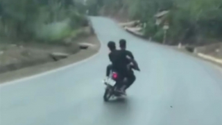 Xử lý “quái xế” lạng lách, đánh võng trên Quốc lộ 6