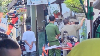 Chồng vừa về quê thì vợ treo cổ tự tử